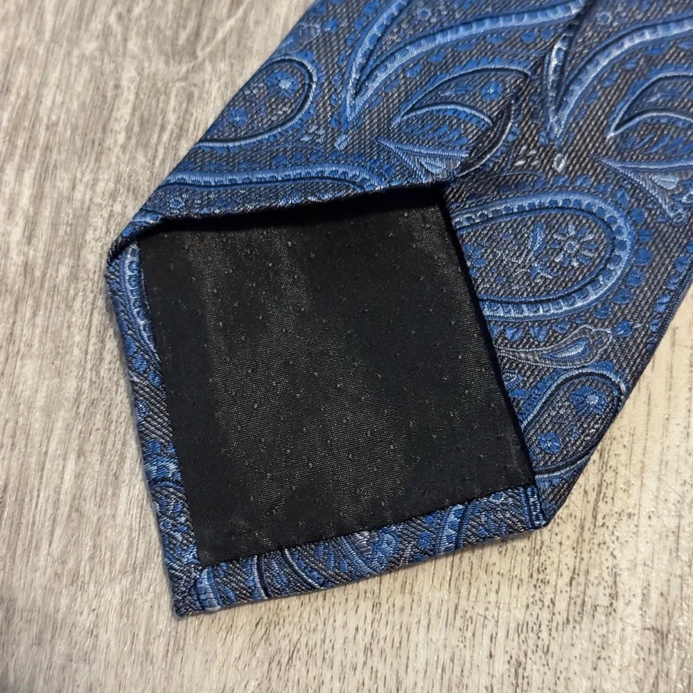 NEW Pronto Uomo 100% Silk Blue Paisley Necktie